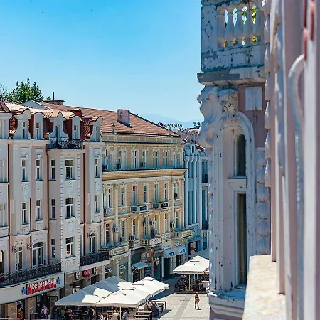 Hostal Temple House *