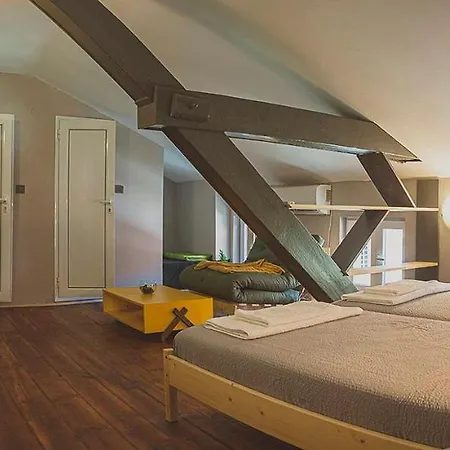 Hostal Temple House *