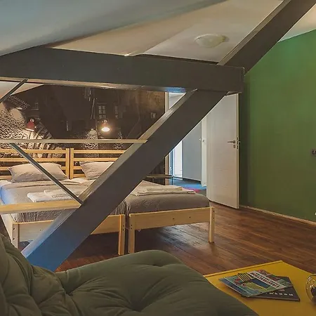 Hostal Temple House *